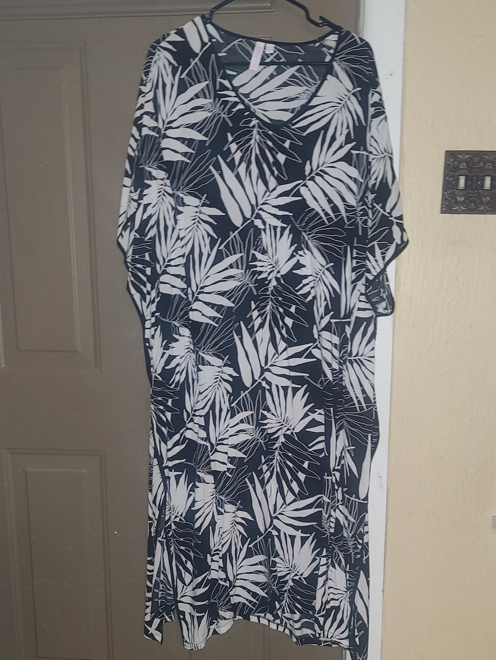 Black & White Leaf Print Women's Dress/Moomoo/cover up
